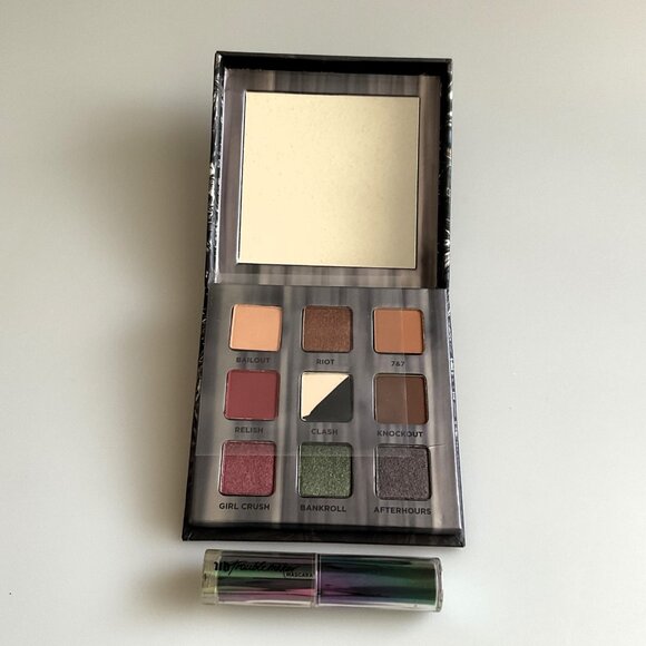 URBAN DECAY LIMITED EDITION TROUBLEMAKER EYESHAWDOW PALETTE - Picture 6 of 12